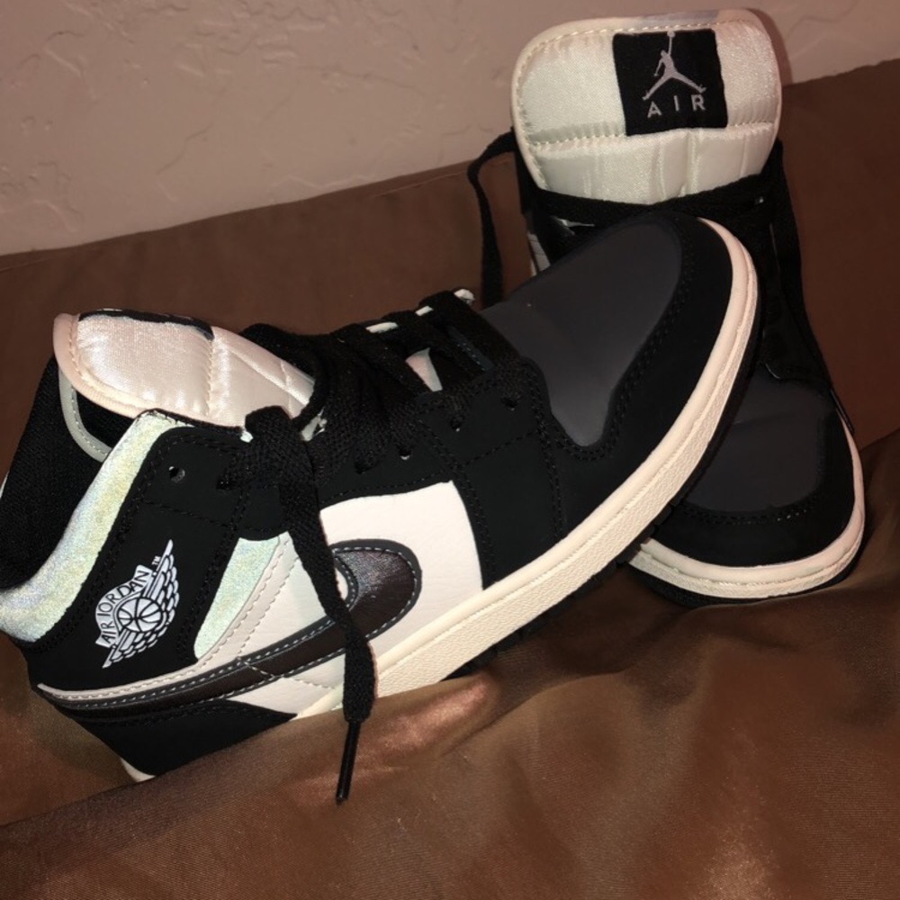 Nike Jordan 1s Mid Satin Grey Toe